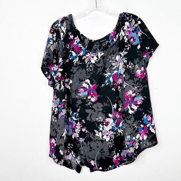 TORRID | Floral Print Scoop Neck Button Back Blouse Top Sz. 1 or a 1X - Picture 2 of 4